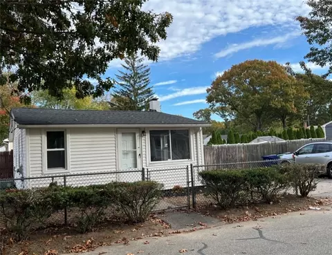 74 Lloyd Ave, Warwick, RI 02889 photo 2