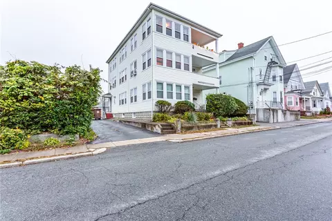 20 Walnut St, East Providence, RI 02914