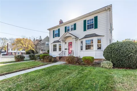 62 Beacon Cir, Cranston, RI 02910