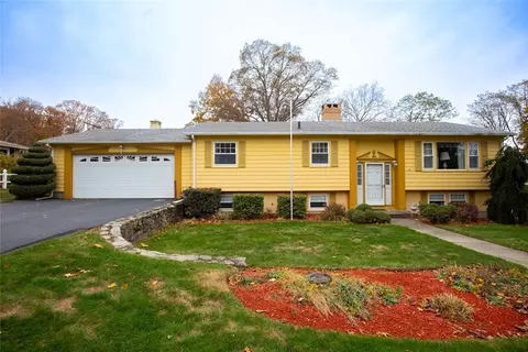30 Linwood Dr, Johnston, RI 02919
