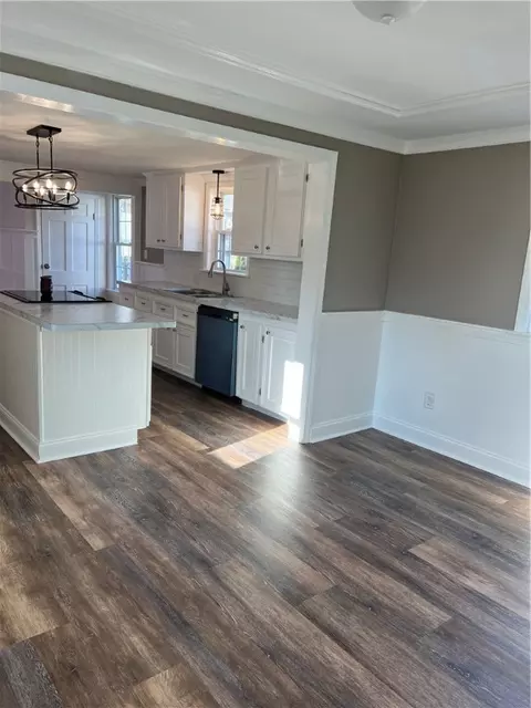 288 Pine St, Warwick, RI 02888 photo 4