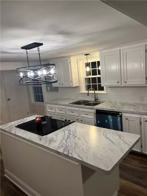 288 Pine St, Warwick, RI 02888 photo 3