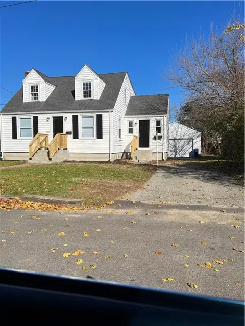 288 Pine St, Warwick, RI 02888