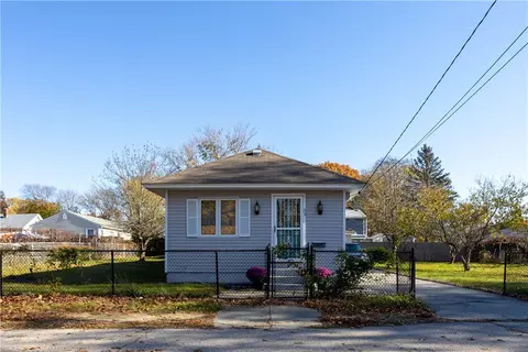 29 Booth Ave, East Providence, RI 02915