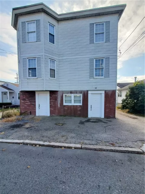 64 Chestnut Hill Ave, Cranston, RI 02920