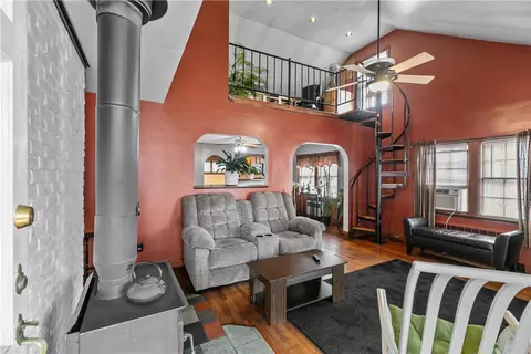 22 Arnold Rd, Coventry, RI 02816 photo 4