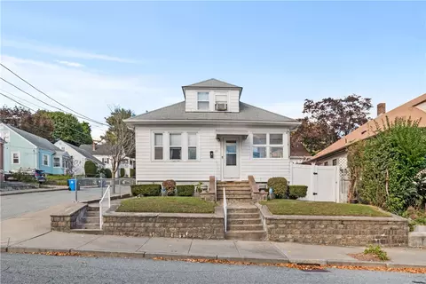 25 June Ave, Cranston, RI 02920