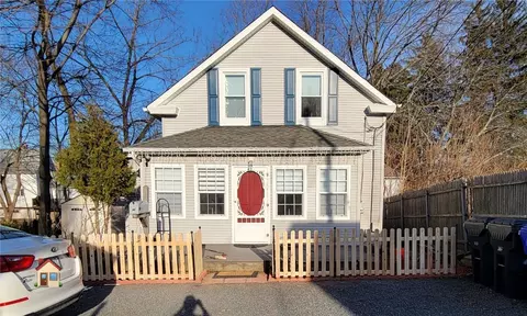 43 East St, West Warwick, RI 02893