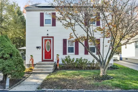 29 Thor Pl, Warwick, RI 02888