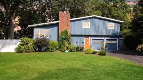 111 Westwood Dr, East Greenwich, RI 02818