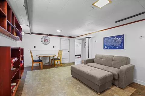 2 Ruth St, Middletown, RI 02842 photo 27