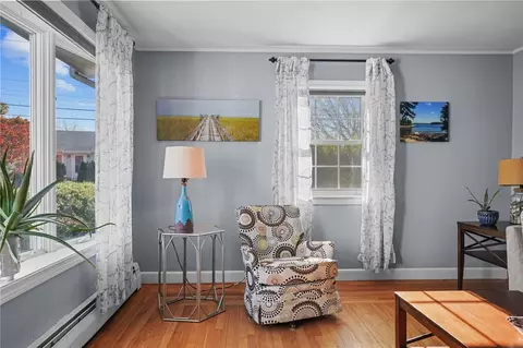 2 Ruth St, Middletown, RI 02842 photo 9