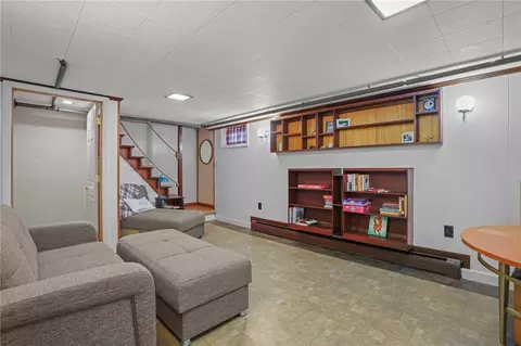 2 Ruth St, Middletown, RI 02842 photo 28