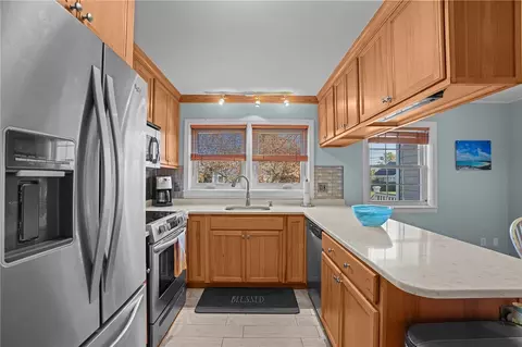 2 Ruth St, Middletown, RI 02842 photo 13