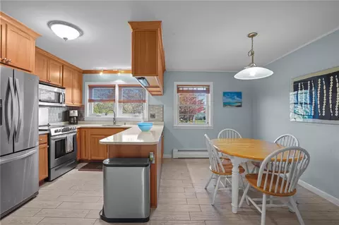 2 Ruth St, Middletown, RI 02842 photo 14
