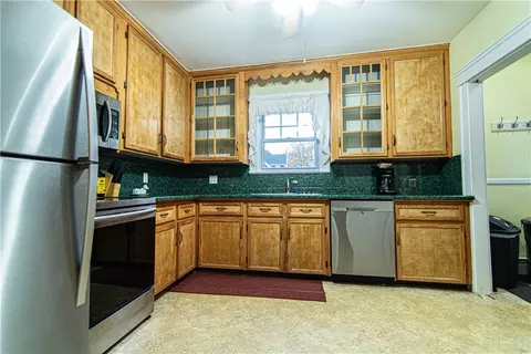 60 Meadow Rd, Woonsocket, RI 02895 photo 12