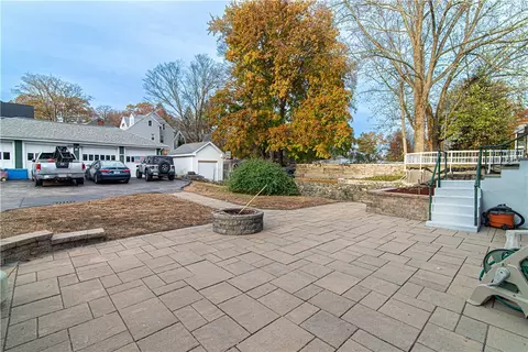 60 Meadow Rd, Woonsocket, RI 02895 photo 5