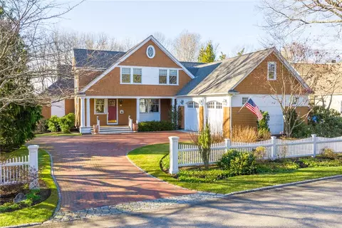 55 Lands End Dr, North Kingstown, RI 02852