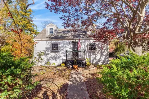 28 Mast St, Jamestown, RI 02835