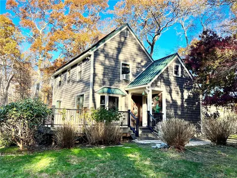 579 East Rd, Tiverton, RI 02878