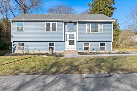 5 Locust Ct, Narragansett, RI 02882