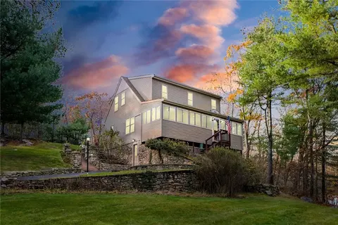 218 Farnum Pike, Smithfield, RI 02917