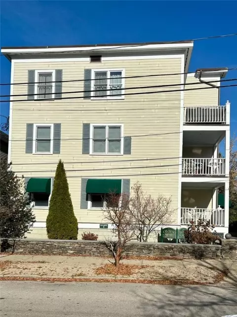 155 Franklin St #2R, Bristol, RI 02809