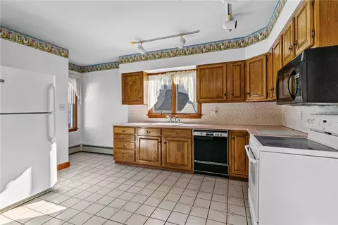 21 Kermit St, Woonsocket, RI 02895 photo 7