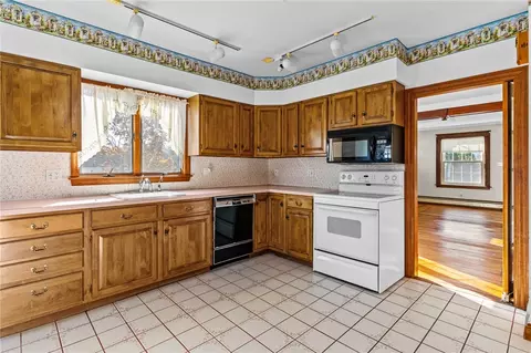 21 Kermit St, Woonsocket, RI 02895 photo 5