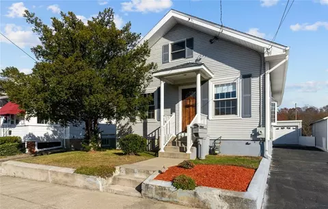 21 Kermit St, Woonsocket, RI 02895 photo 2