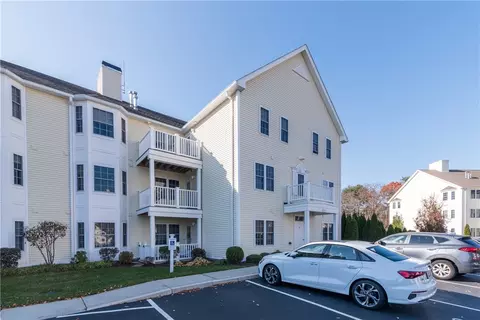 40 Saw Mill Dr #305, North Kingstown, RI 02852