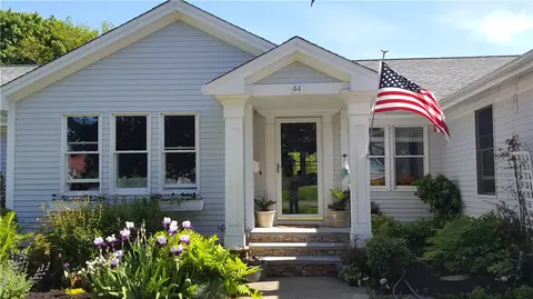 44 Harrison Ave, Newport, RI 02840