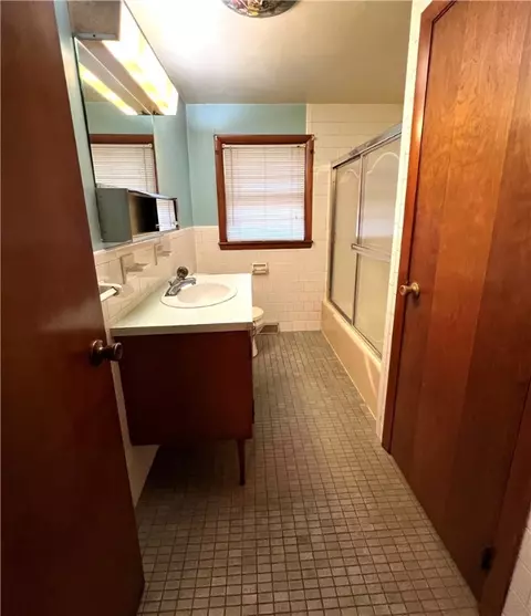 263 Brian Dr, Warwick, RI 02886 photo 4