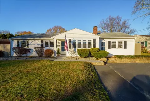 99 Inez Ave, Warwick, RI 02886