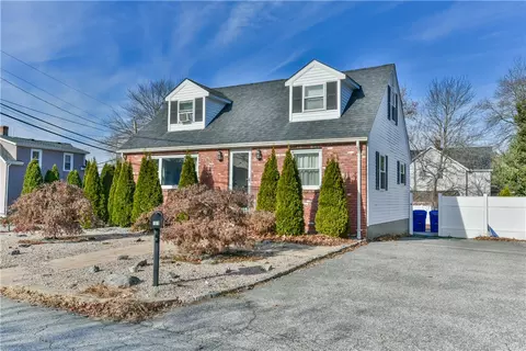 109 Stella Dr, North Providence, RI 02911