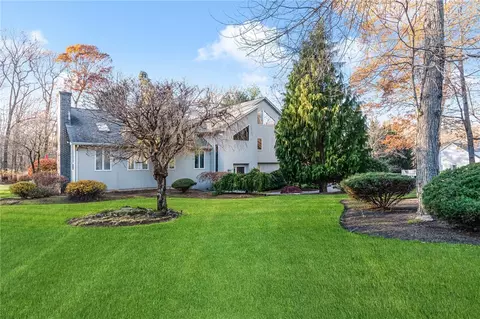 19 Bridle Dr, Lincoln, RI 02865
