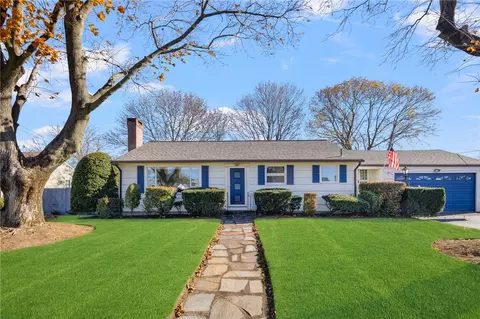 54 Ferncrest Dr, Pawtucket, RI 02861