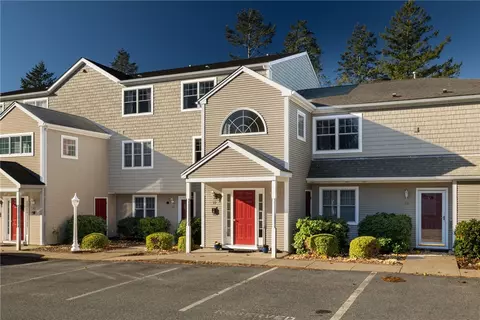 39 Ansonia Ave, Bristol, RI 02809