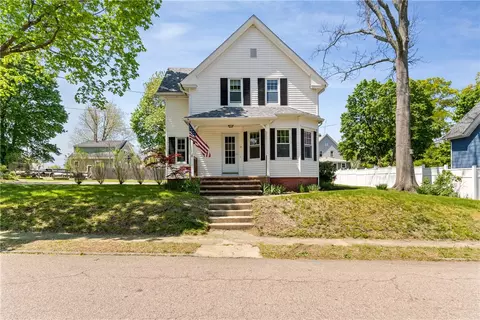 77 Washington St, Warwick, RI 02888