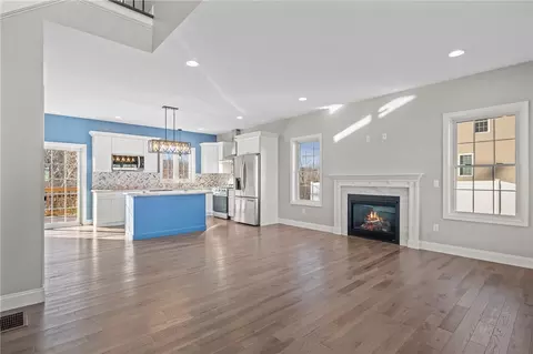 499 Louise St, Woonsocket, RI 02895 photo 2