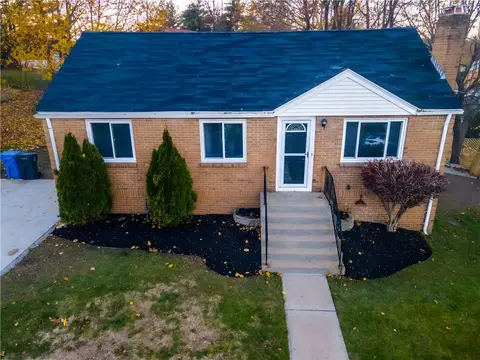 37 Tremont St, Cranston, RI 02920