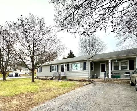 2 Candy Ct, Smithfield, RI 02917