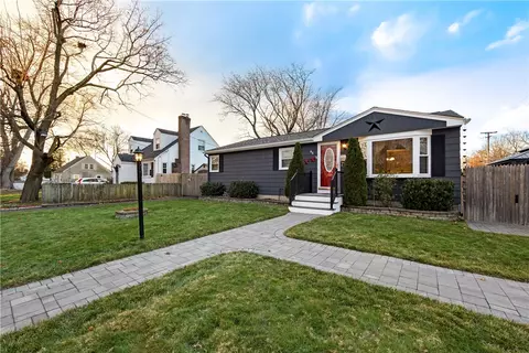 95 Uphill Ave, Warwick, RI 02886