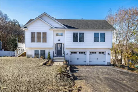 5 Battey Dr, Greenville, RI 02828