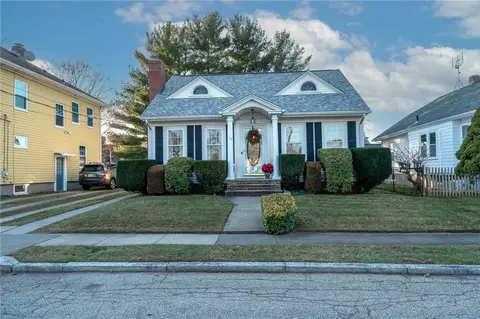 18 Pearce Ave, East Providence, RI 02915