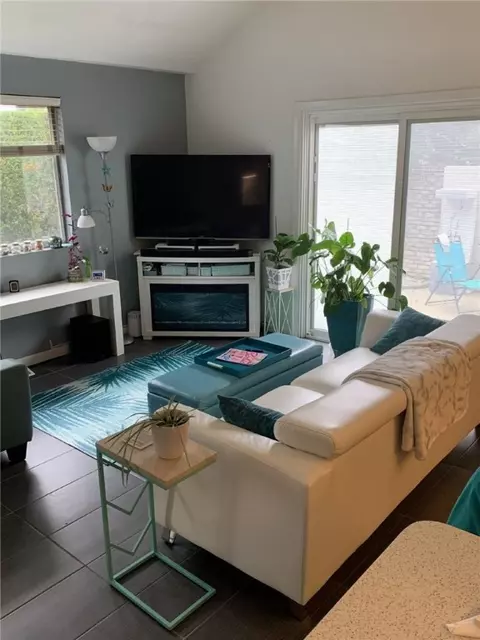 1012 Williamsburg Cir, Warwick, RI 02886 photo 3