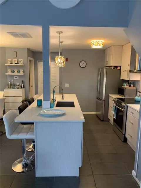 1012 Williamsburg Cir, Warwick, RI 02886 photo 4
