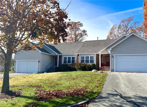 140 Spencer Woods Dr #140, East Greenwich, RI 02818