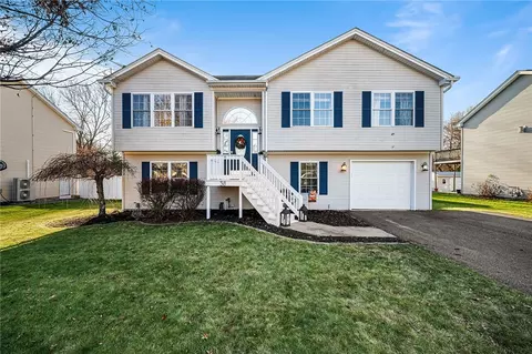 38 Desmar Ct, Warwick, RI 02889