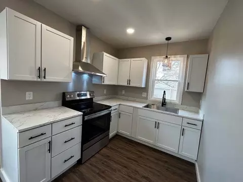 34 Rutland St, Woonsocket, RI 02895 photo 8
